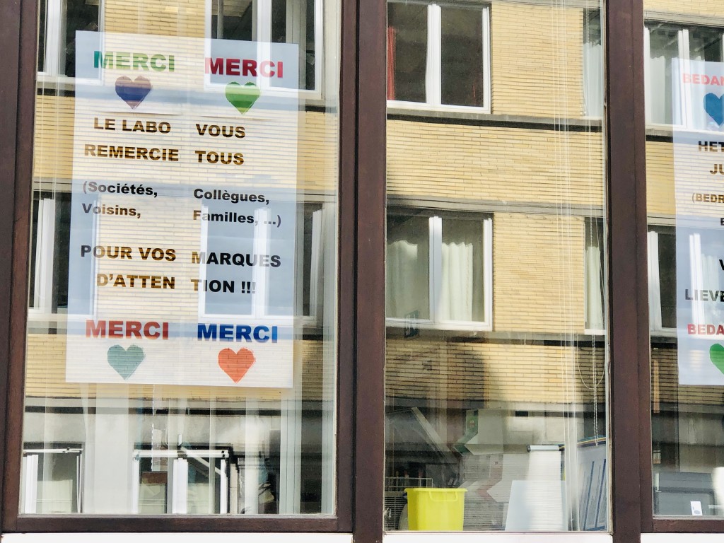 Jour 69 : Les labos des hôpitaux disent « merci » ...pour les marques d’attentions....ils ont été très sollicités !