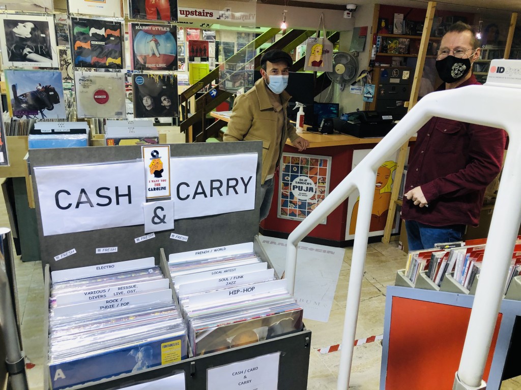 Un Monde en confinement (deuxième) 30 : « Click and Collect, Cash and carry...tu commandes un disque , tu le prends mais plus question de fouiller dans les bacs! »(1)
