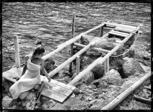 Samira au ponton seule 1